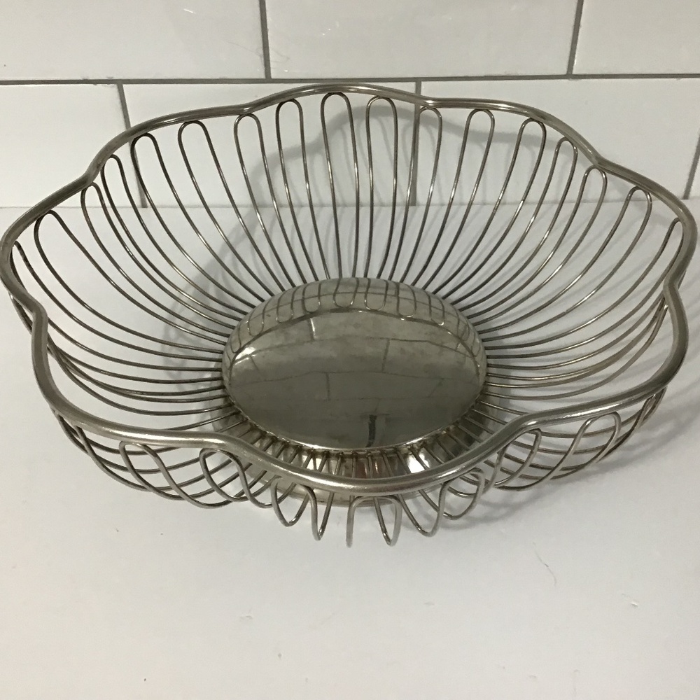VTG Silver Plated Wire Basket Bowl with Patina Scalloped Edges